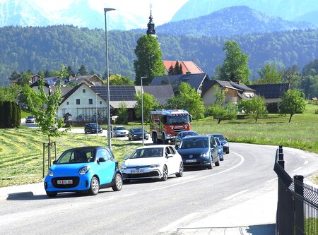 Gasilci PGD Cerklje z  požarno lestvijo_ki doseže 34 metrov višine